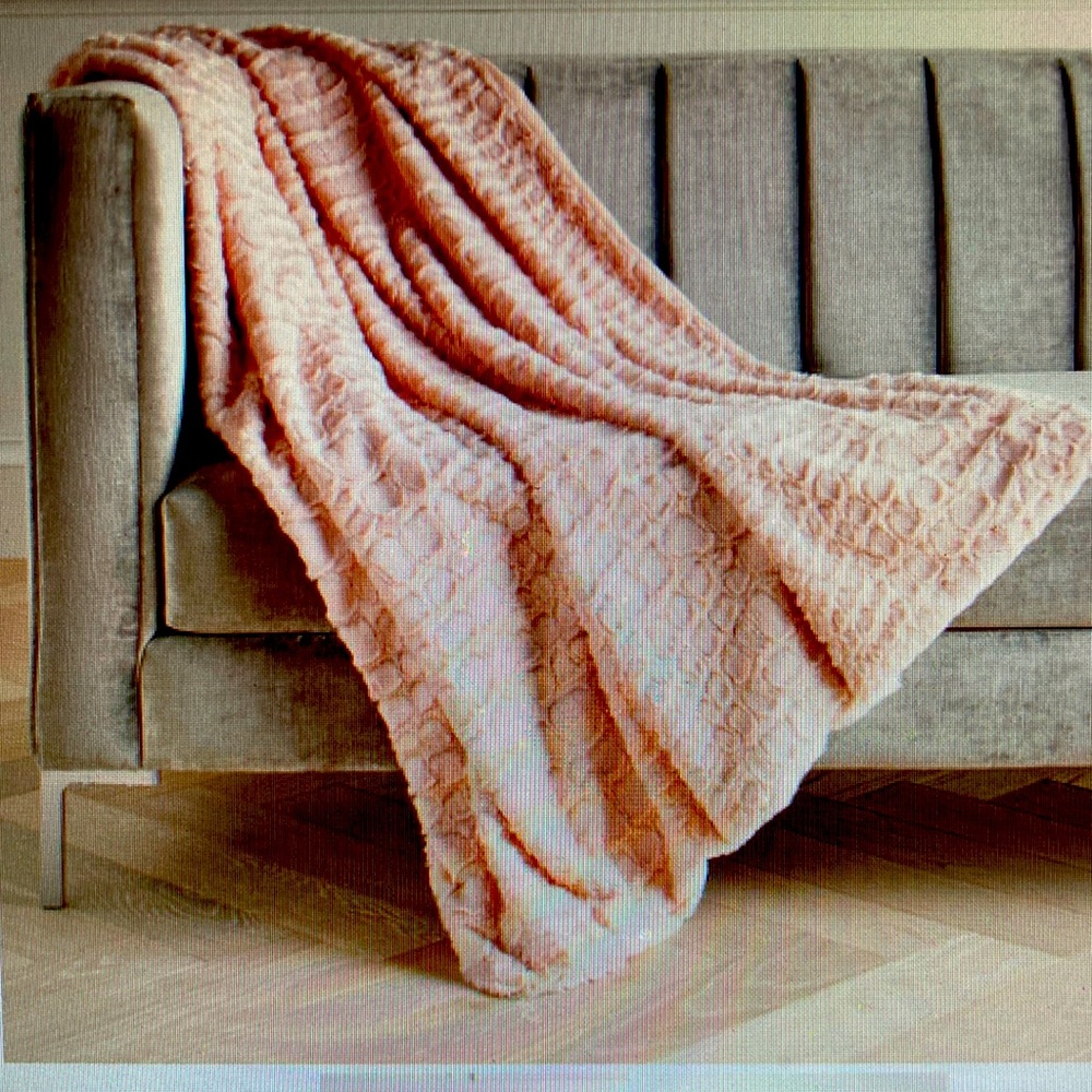 ZGALLERIE- Brand new in packaging- luxe blush croc throw blanket